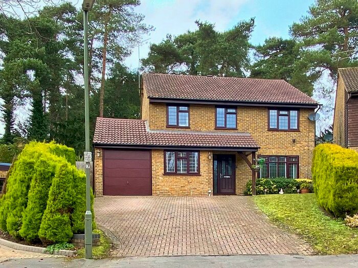 4 Bedroom Detached House To Rent In Ferniehurst, Camberley GU15