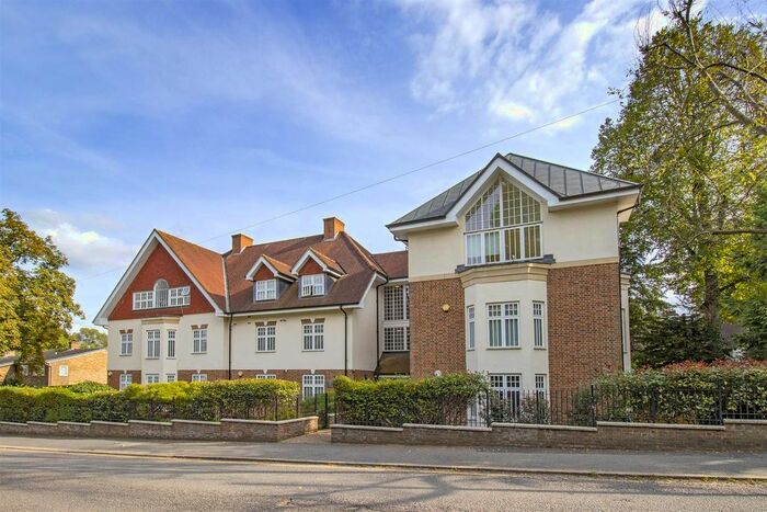 2 Bedroom Flat To Rent In Park Road, Radlett WD7