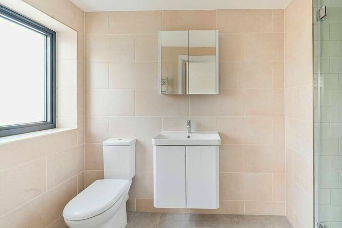 2 Bedroom Flat To Rent In Wightman Road, Harringay, London, N4