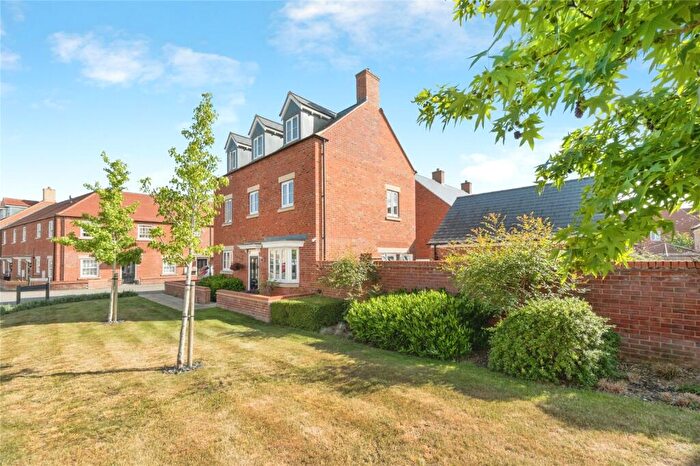 4 Bedroom Detached House For Sale In Lingfield Road, Bicester, Oxfordshire, OX26