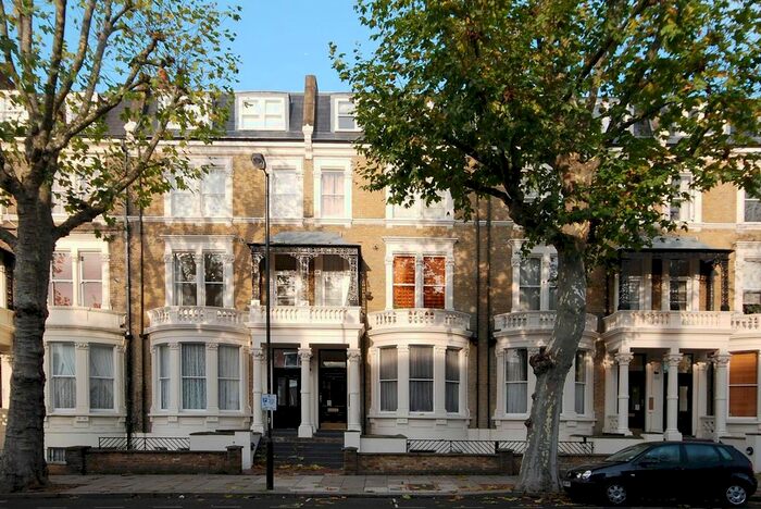 2 Bedroom Flat To Rent In Elgin Avenue, Maida Vale, London, W9