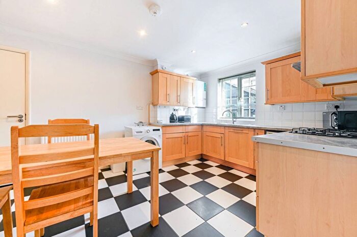 3 Bedroom Semi Detached House For Sale In Chargrove Close, Canada Water, London, SE16