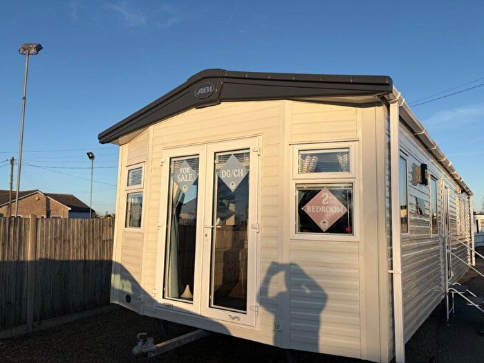 2 Bedroom Park Home For Sale In Belle Aire Holiday Park, NR29