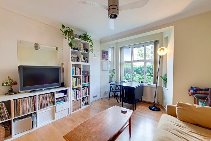 2 Bedroom Apartment To Rent In Denmark Road, London, SE5