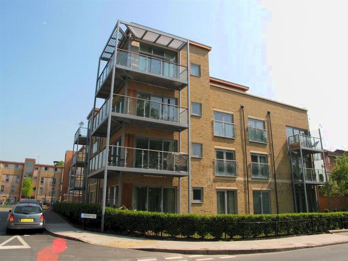 2 Bedroom Flat To Rent In Southcott Road, Teddington, TW11