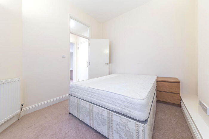 2 Bedroom Apartment To Rent In Shoot Up Hill, London, NW2