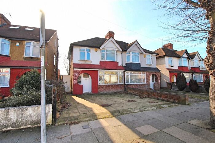 4 Bedroom Property To Rent In Harrow Drive, London, N9
