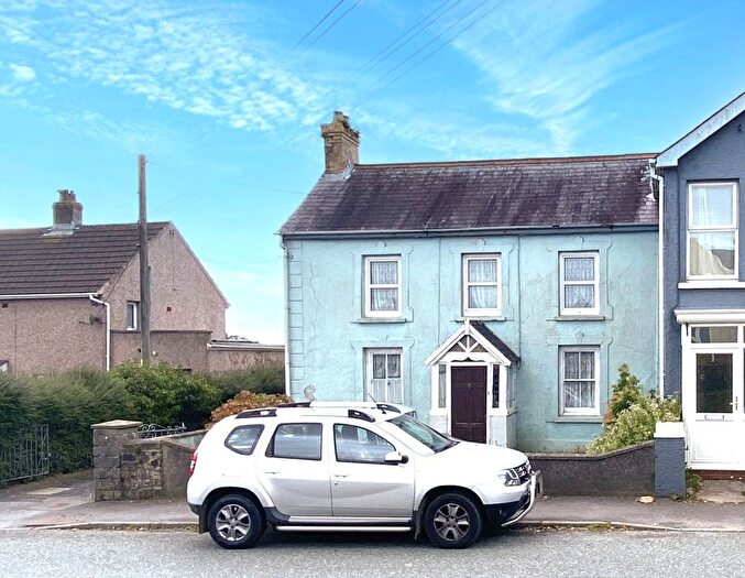 4 Bedroom Semi-Detached House For Sale In Plasmarl, Clynderwen, SA66