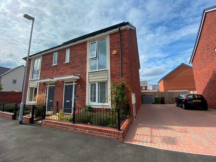 3 Bedroom Semi-Detached House To Rent In Romney Way, Worcester, Worcester, WR5