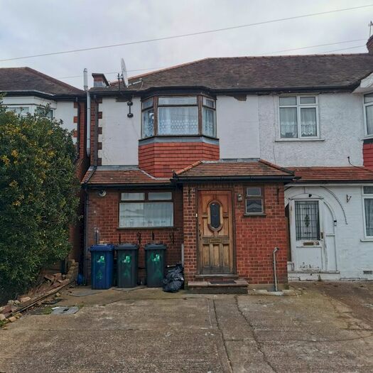3 Bedroom End Of Terrace House To Rent In Lynmouth Road, Perivale, Greenford, UB6