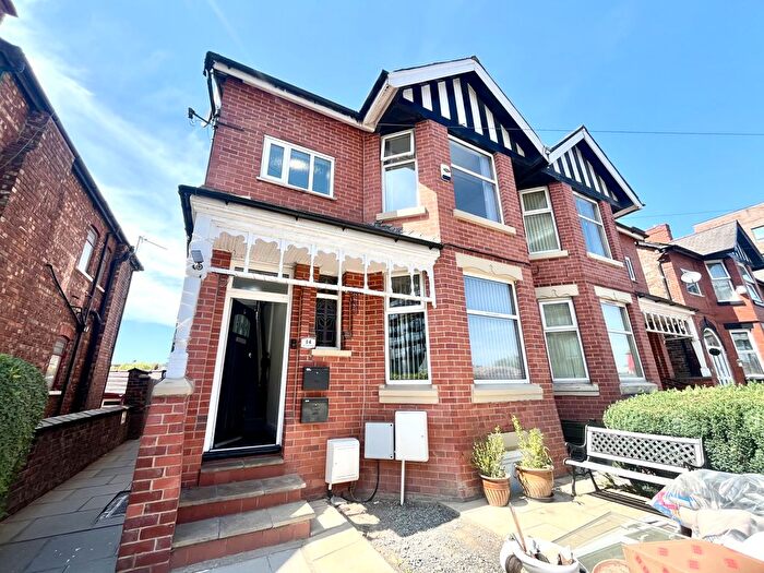 2 Bedroom Flat To Rent In Warwick Road, Old Trafford, Manchester, M16