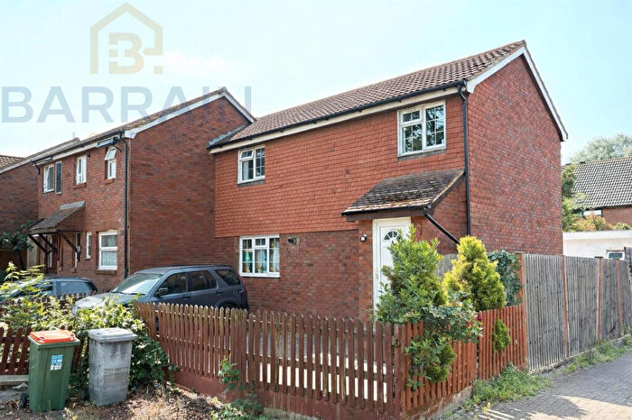 3 Bedroom End Of Terrace House For Sale In Dunnock Road, Beckton, London, E6