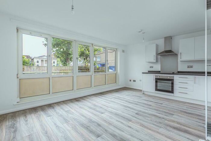 4 Bedroom Apartment To Rent In Howcroft House, Bow, E3