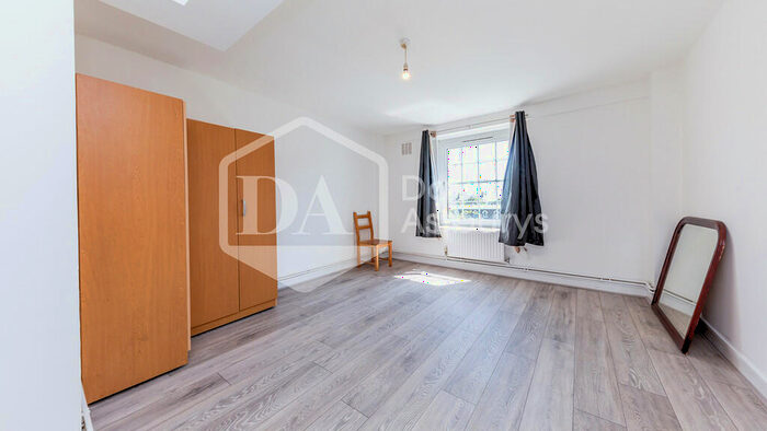 3 Bedroom Terraced House To Rent In Eldon Road, Wood Green, London, N22