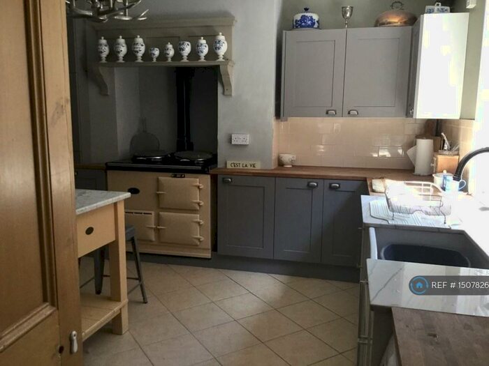 3 Bedroom Maisonette To Rent In Brooks Court, Salisbury, SP1