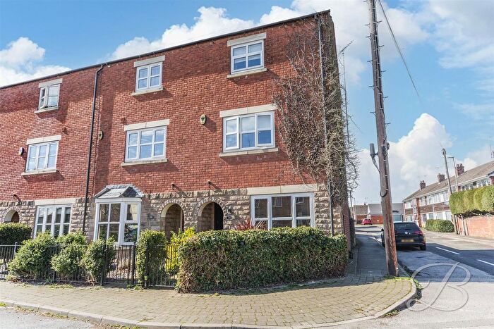 4 Bedroom Town House For Sale In Lucknow Drive, Sutton-In-Ashfield, NG17
