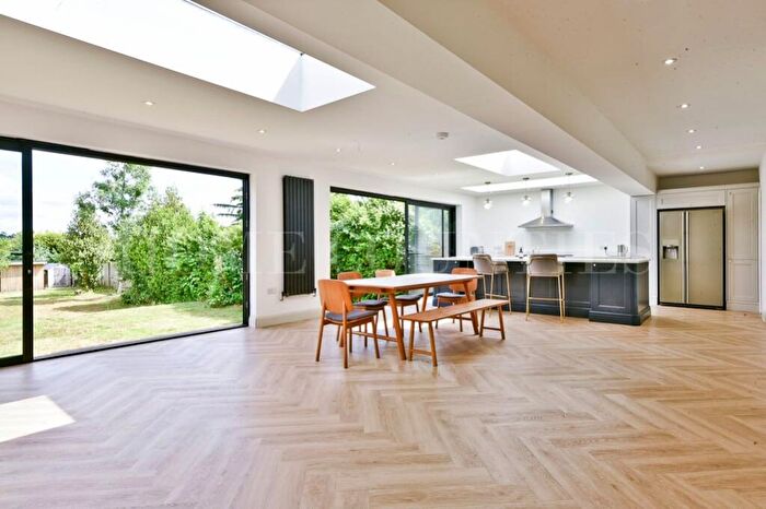4 Bedroom Detached Bungalow For Sale In The Walk, Potters Bar, EN6