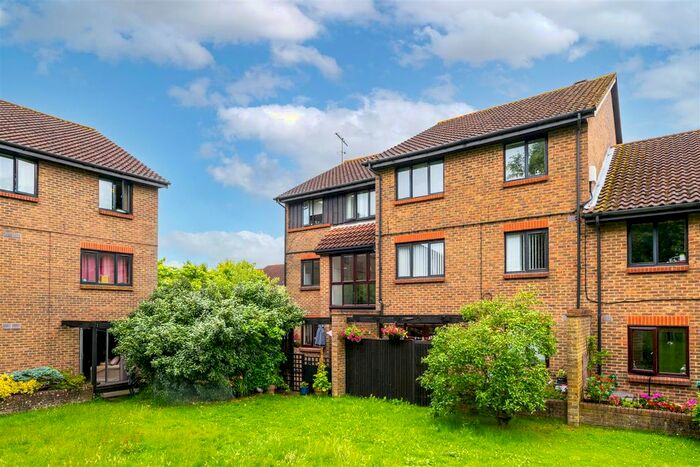 1 Bedroom Flat To Rent In Rickwood, Horley RH6