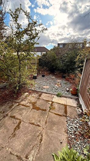 2 Bedroom Flat To Rent In C Mansfield Road, Ilford, IG1