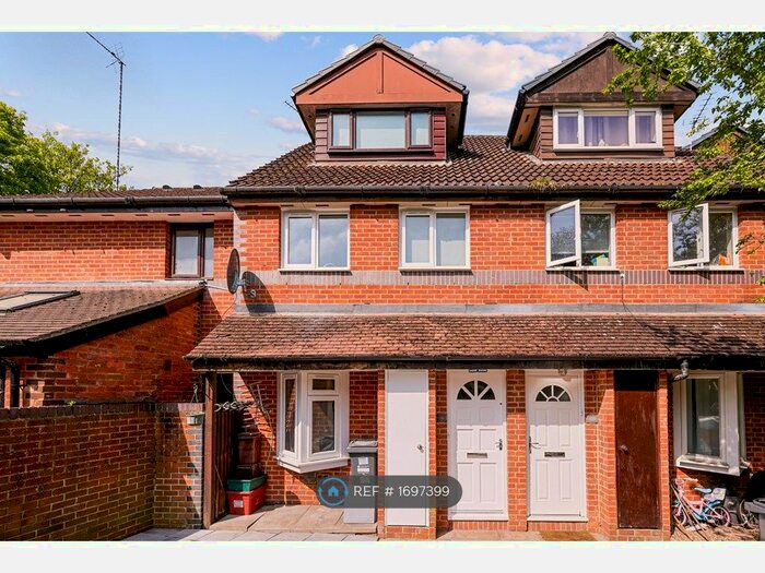 2 Bedroom Terraced House To Rent In Weavers Close, Isleworth, TW7