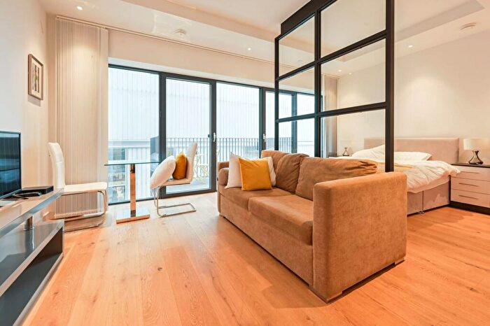 Studio To Rent In London City Island, Canning Town, London, E14