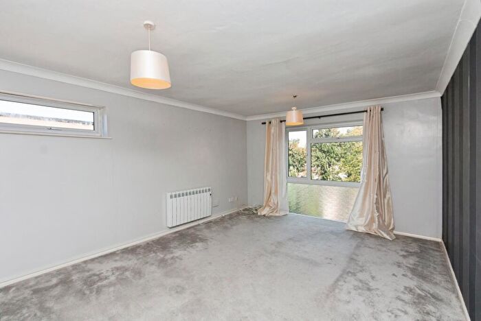 2 Bedroom Flat For Sale In Upper Gordon Road, Camberley, Surrey, GU15
