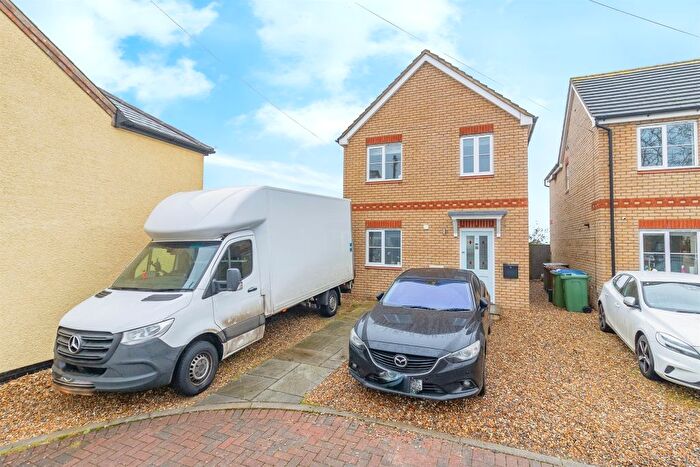 3 Bedroom Detached House For Sale In Threeways, Northall, Dunstable, LU6
