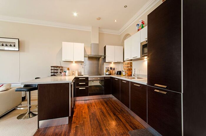 2 Bedroom Flat To Rent In Pleasance Road, Putney, London, SW15