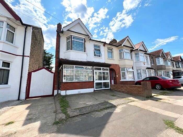 5 Bedroom Property To Rent In Cavenham Gardens, Ilford, IG1
