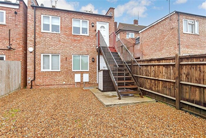 1 Bedroom Maisonette For Sale In Dovers Green Road, Reigate, Surrey, RH2