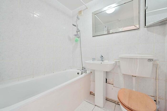 1 Bedroom Flat For Sale In Cator Street, Southwark, London, SE15