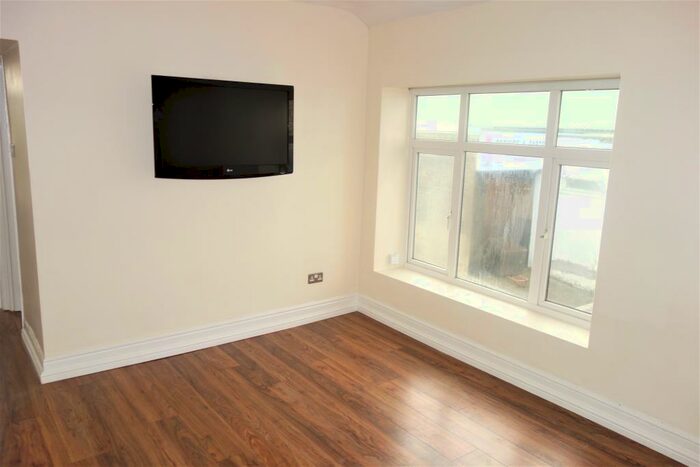 Studio To Rent In Windsor Road, Penarth, CF64