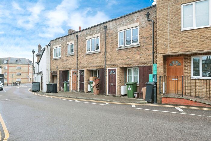 1 Bedroom End Terrace House For Sale In Loates Lane, Watford, WD17