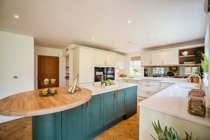 4 Bedroom Detached House For Sale In Roundwell Park, Bearsted, Maidstone, ME14