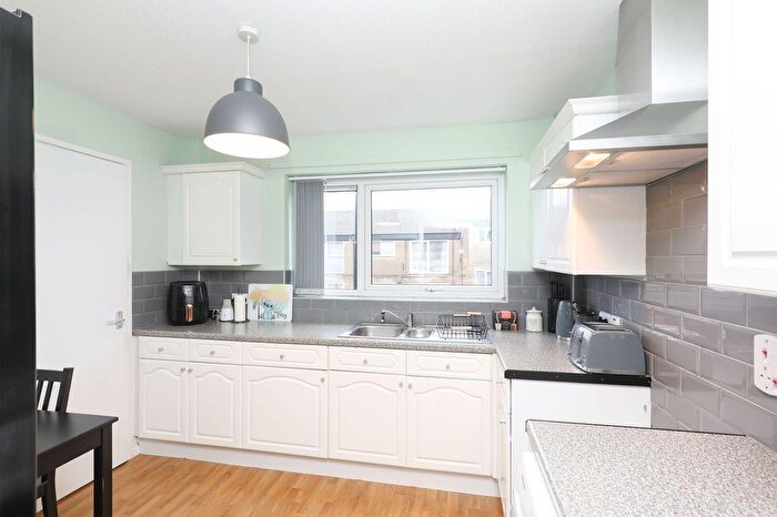 2 Bedroom Flat For Sale In Grassdale View, Sheffield, S12