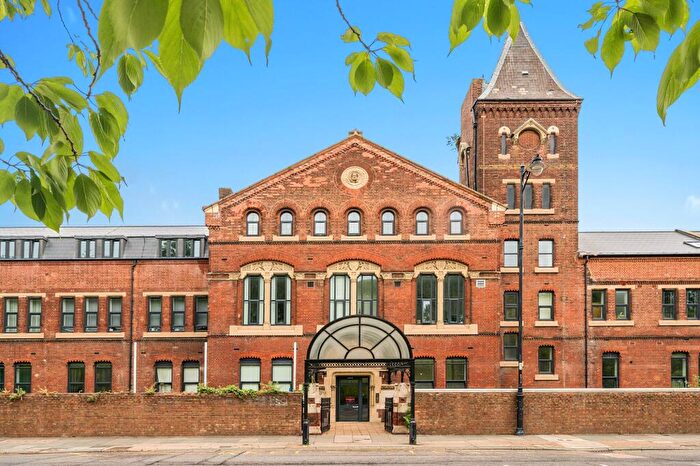 1 Bedroom Apartment For Sale In St. Bartholomews Place, Rochester, Kent., ME1