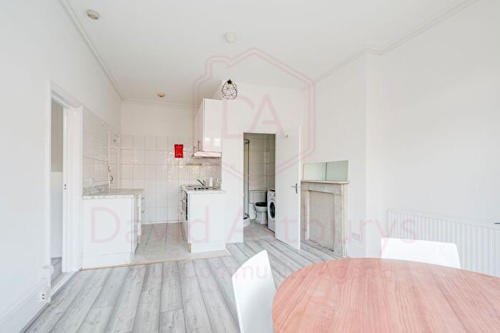1 Bedroom Flat To Rent In Plympton Road, NW6