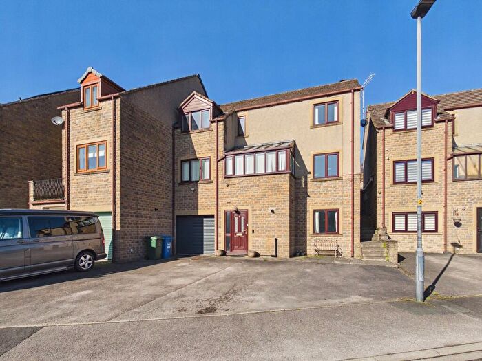 4 Bedroom Semi-Detached House To Rent In Hall Croft, Skipton, BD23