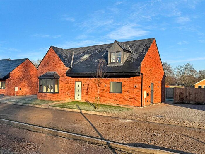 3 Bedroom Detached House For Sale In Bowling Green Close, Blaby, LE8