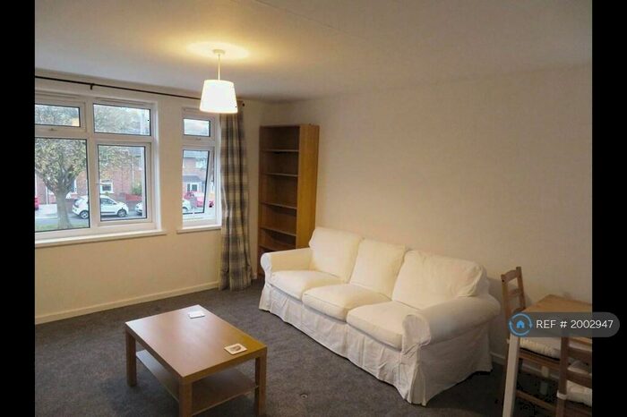 2 Bedroom Maisonette To Rent In Butterfield Close, Bristol, BS10