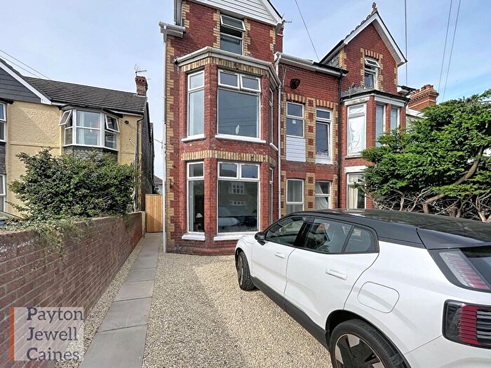 5 Bedroom Semi-Detached House For Sale In New Road, Porthcawl, CF36