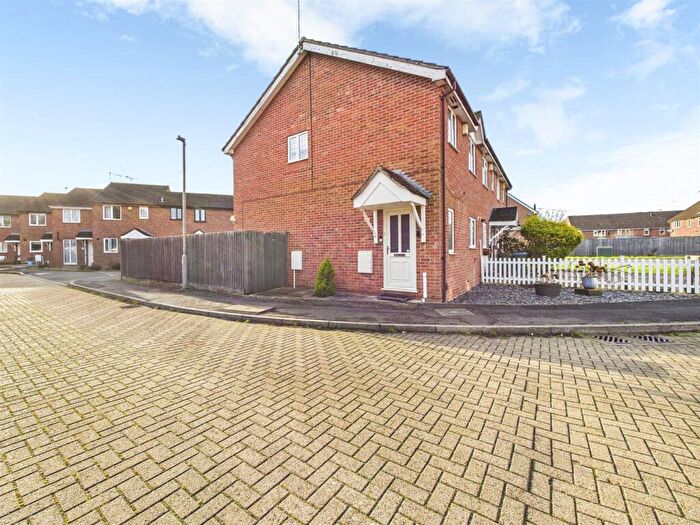 3 Bedroom End Of Terrace House For Sale In Todd Close, The Willows, Aylesbury, HP21