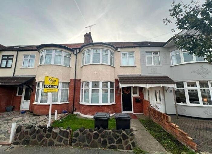 3 Bedroom Terraced House To Rent In Parkside Avenue, Romford, RM1