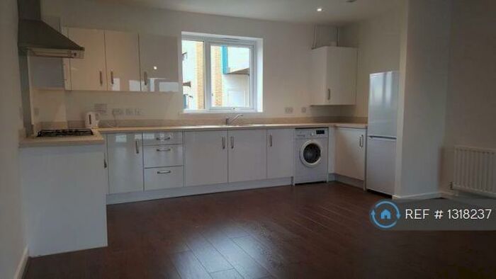 2 Bedroom Flat To Rent In Stephen Tuckwell House, Barking, IG11