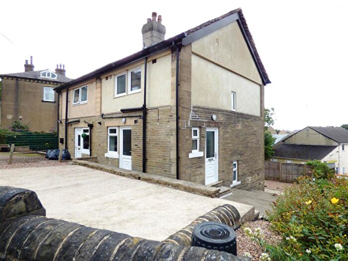 2 Bedroom Semi Detached House To Rent In Kirk Lane, Hipperholme, HX3