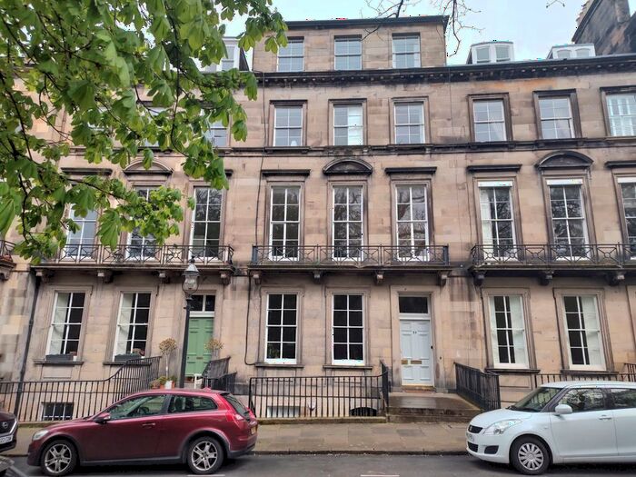 3 Bedroom Flat To Rent In Clarendon Crescent, Edinburgh, Midlothian, EH4