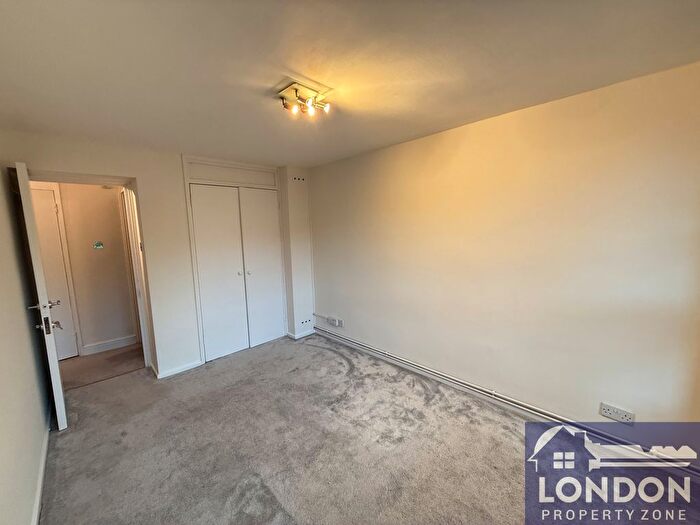 3 Bedroom Flat To Rent In More Close, West Kensington, London, W14