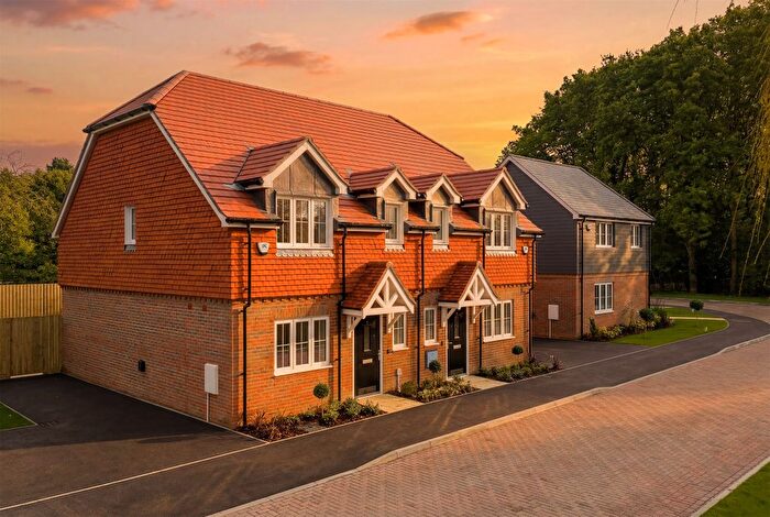 3 Bedroom Semi Detached House For Sale In Haroldslea Drive, Horley, RH6