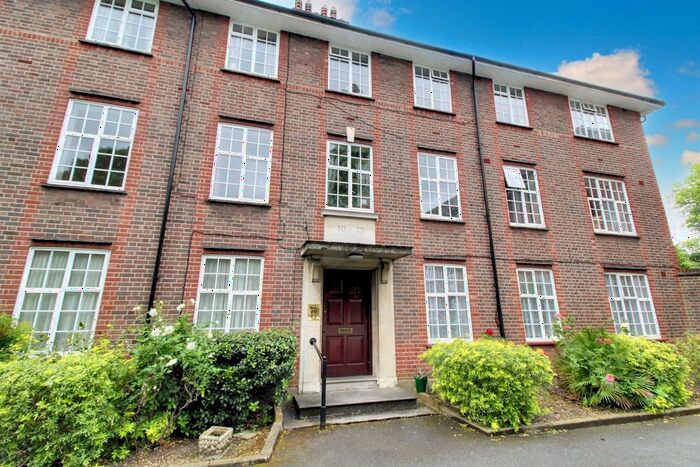 2 Bedroom Flat To Rent In The Green, London, N14