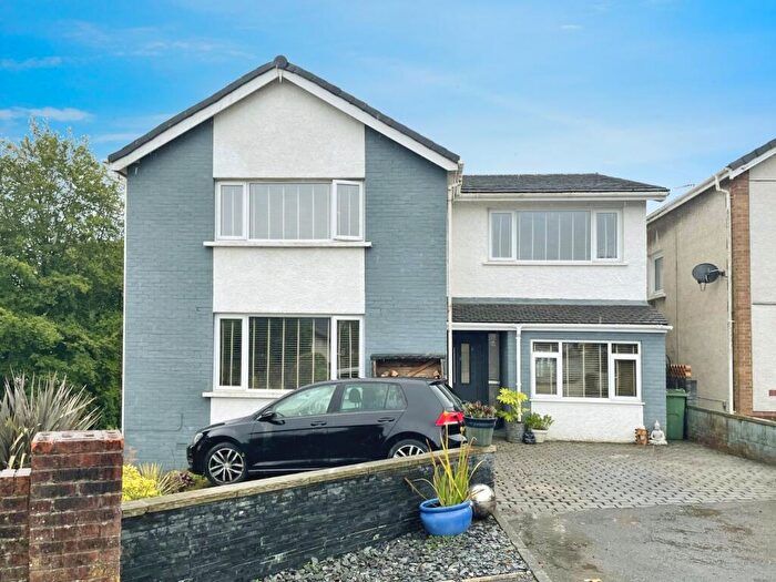 4 Bedroom Detached House For Sale In Pascoe's Avenue, Bridgend, CF31
